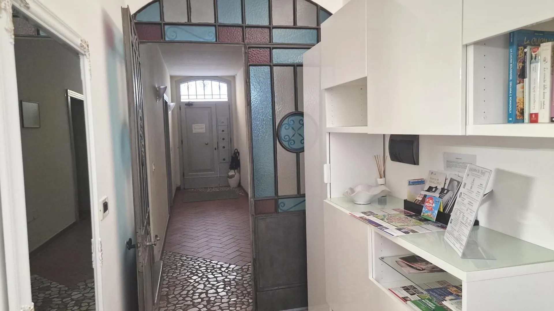 Apartment La Fenice Grazioso Appartamento In Centro Con Cortile Privato Forli Italy