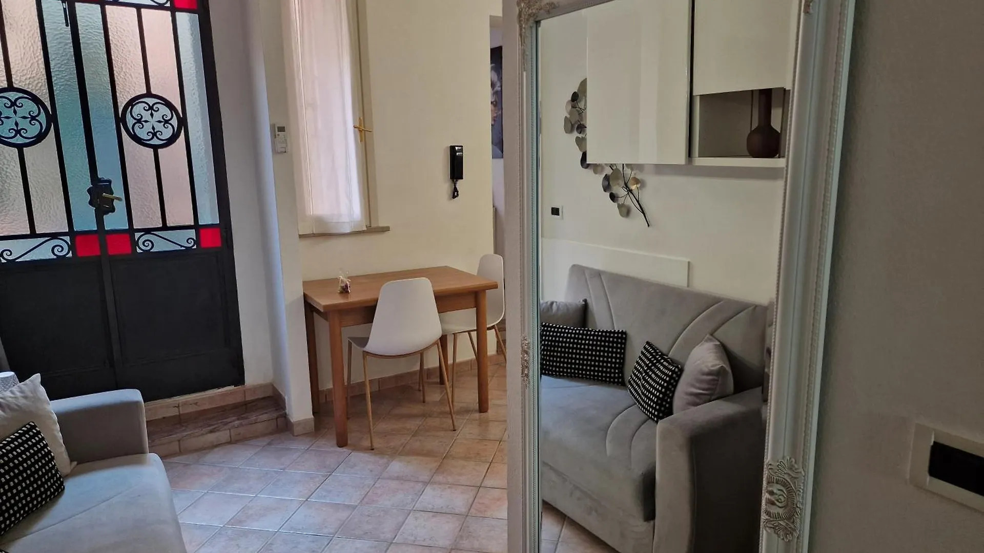 Apartment La Fenice Grazioso Appartamento In Centro Con Cortile Privato Forli Italy